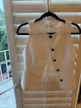 Zara Cream Sleeveless Button-Front Vest with Dark Buttons